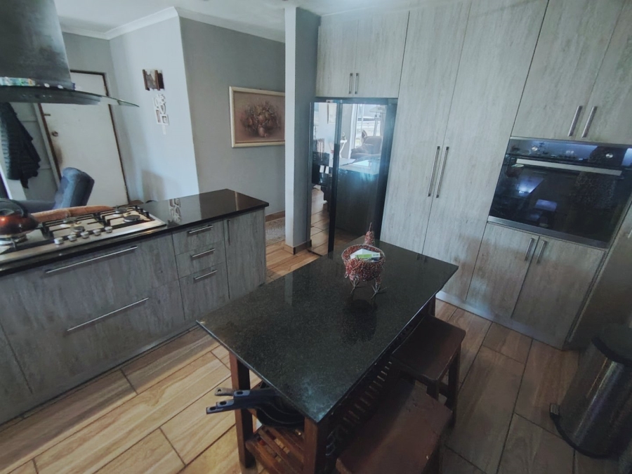 3 Bedroom Property for Sale in Kabega Park Eastern Cape